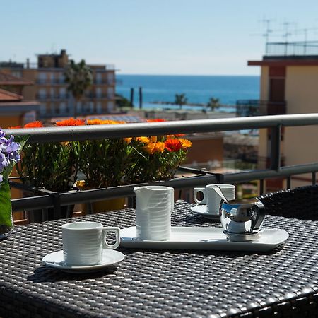 Hotel Ristorante La Marina Mhotelsgroup San Bartolomeo Al Mare Zewnętrze zdjęcie