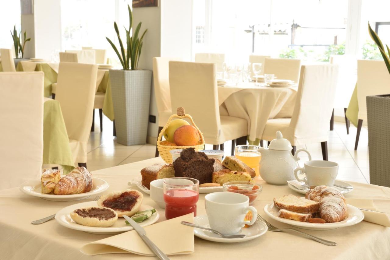 Hotel Ristorante La Marina Mhotelsgroup San Bartolomeo Al Mare Zewnętrze zdjęcie