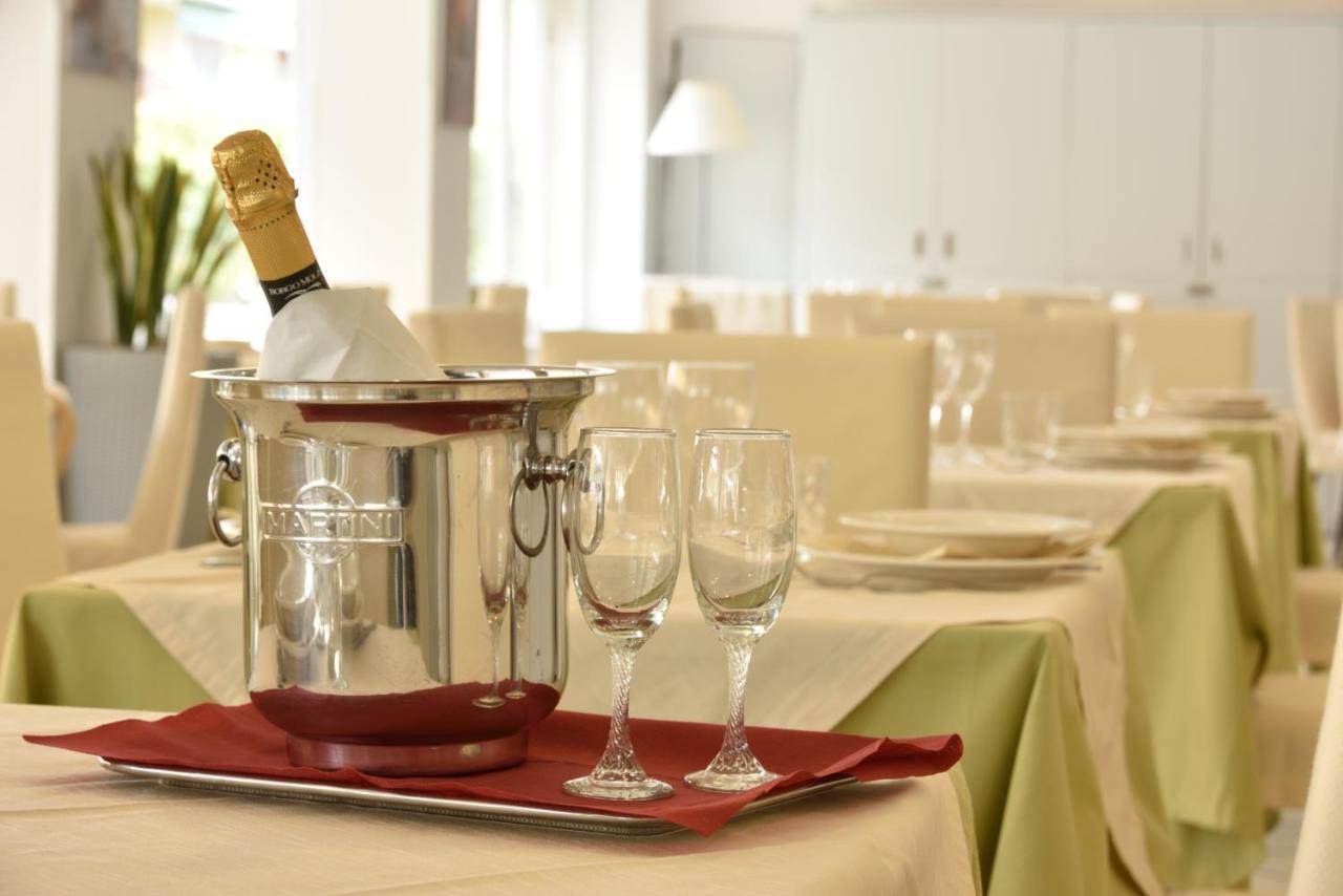 Hotel Ristorante La Marina Mhotelsgroup San Bartolomeo Al Mare Zewnętrze zdjęcie