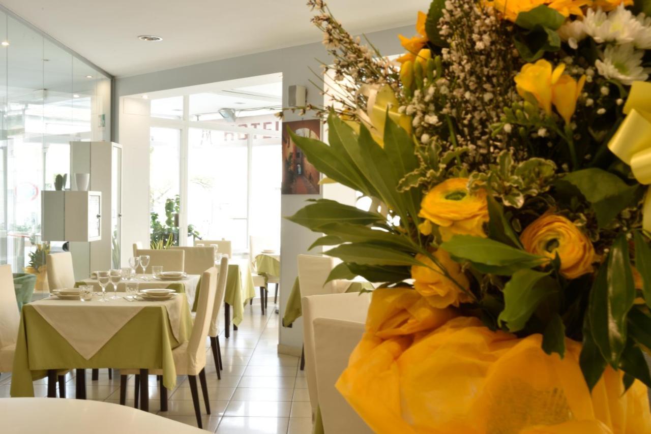 Hotel Ristorante La Marina Mhotelsgroup San Bartolomeo Al Mare Zewnętrze zdjęcie