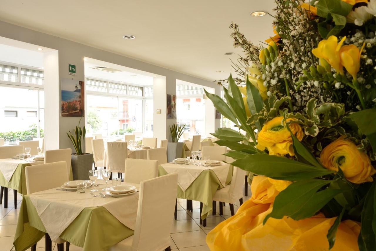 Hotel Ristorante La Marina Mhotelsgroup San Bartolomeo Al Mare Zewnętrze zdjęcie
