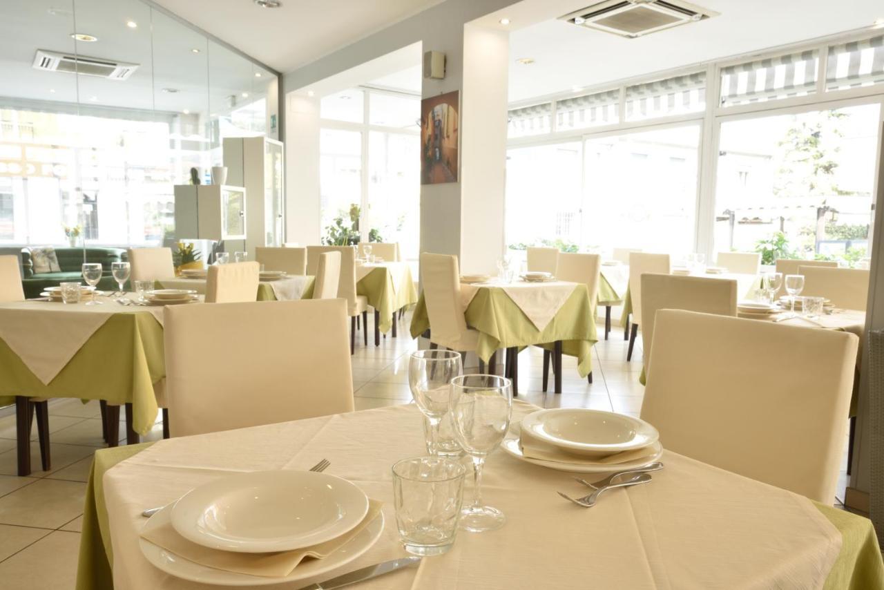 Hotel Ristorante La Marina Mhotelsgroup San Bartolomeo Al Mare Zewnętrze zdjęcie