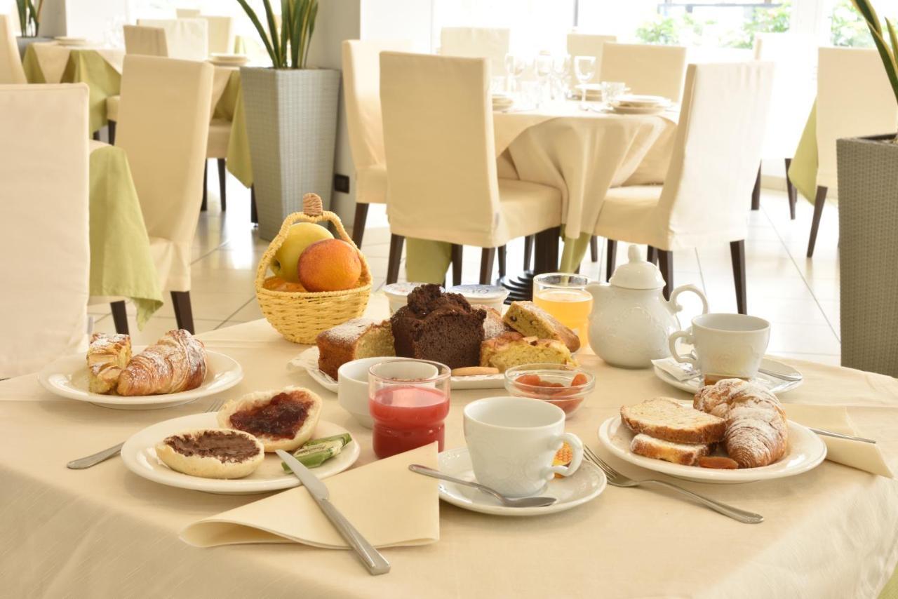 Hotel Ristorante La Marina Mhotelsgroup San Bartolomeo Al Mare Zewnętrze zdjęcie