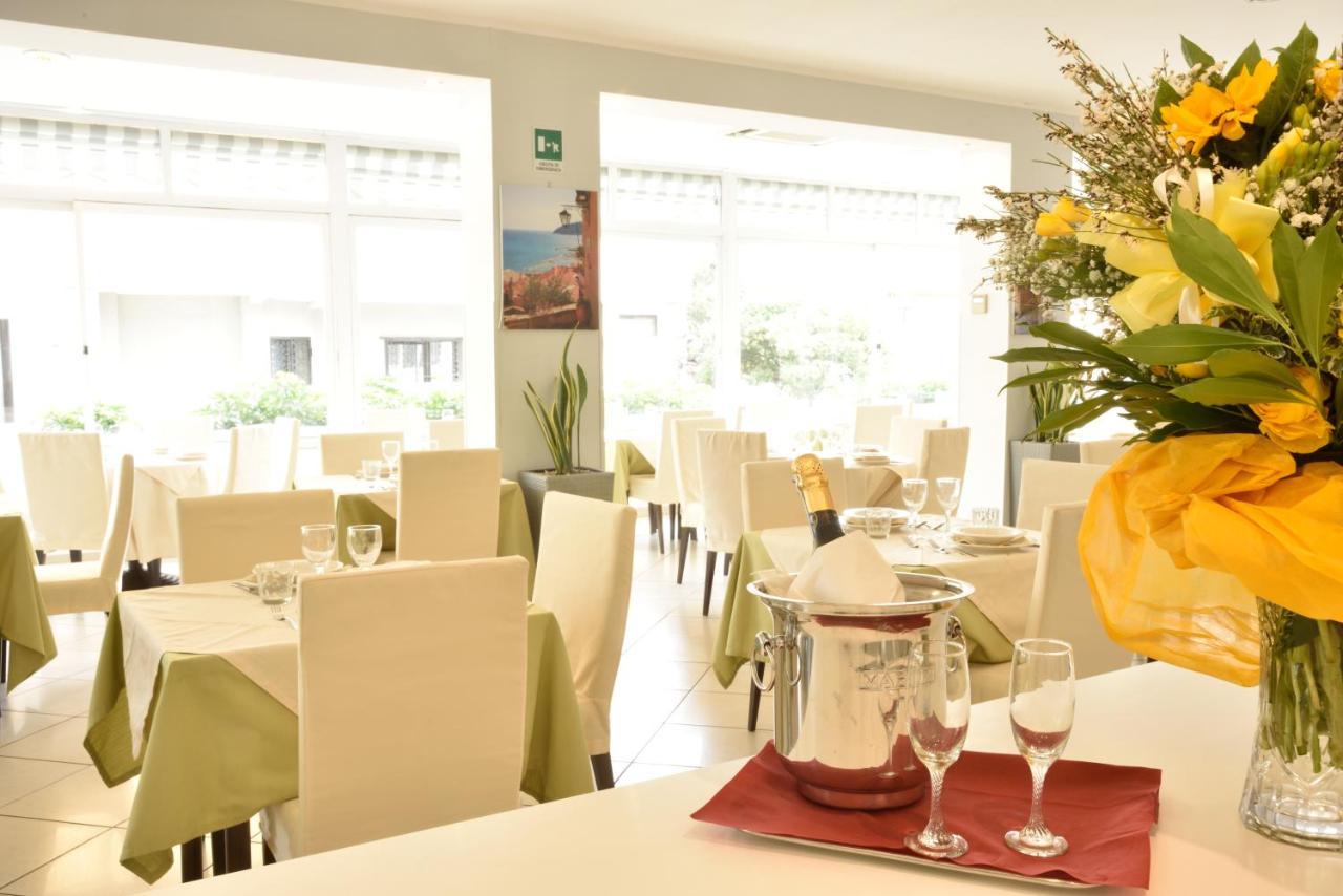 Hotel Ristorante La Marina Mhotelsgroup San Bartolomeo Al Mare Zewnętrze zdjęcie