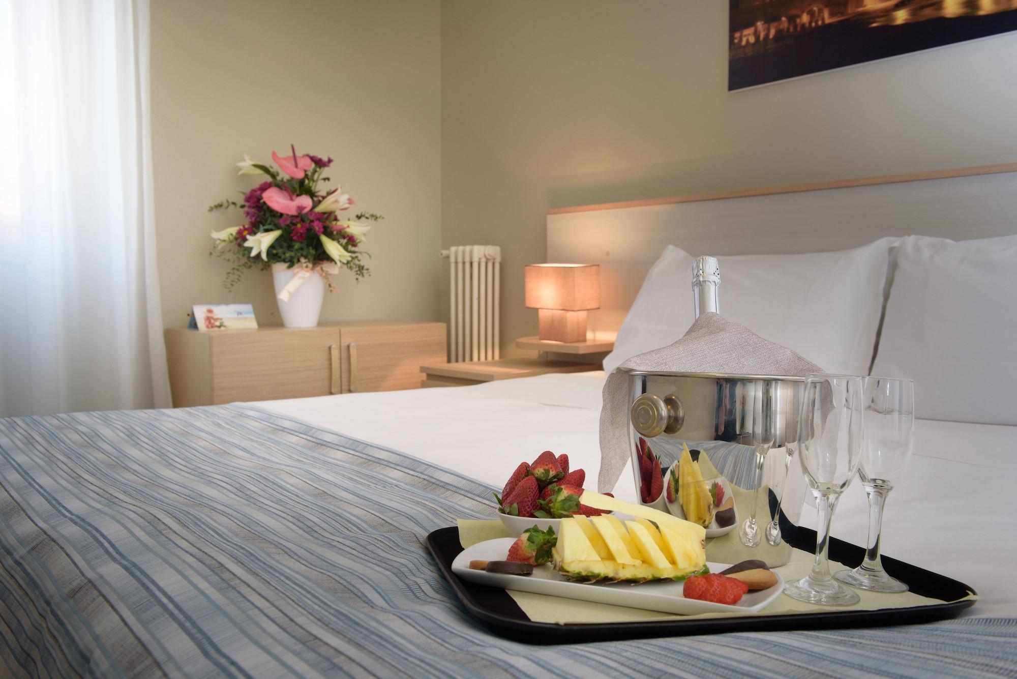 Hotel Ristorante La Marina Mhotelsgroup San Bartolomeo Al Mare Zewnętrze zdjęcie