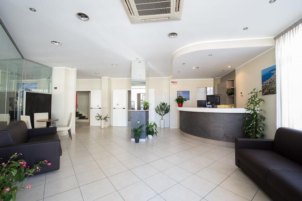 Hotel Ristorante La Marina Mhotelsgroup San Bartolomeo Al Mare Zewnętrze zdjęcie