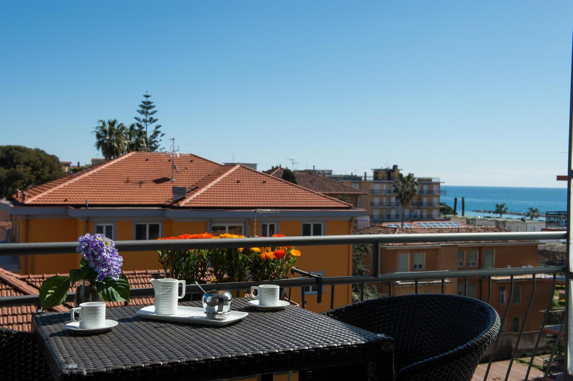 Hotel Ristorante La Marina Mhotelsgroup San Bartolomeo Al Mare Zewnętrze zdjęcie