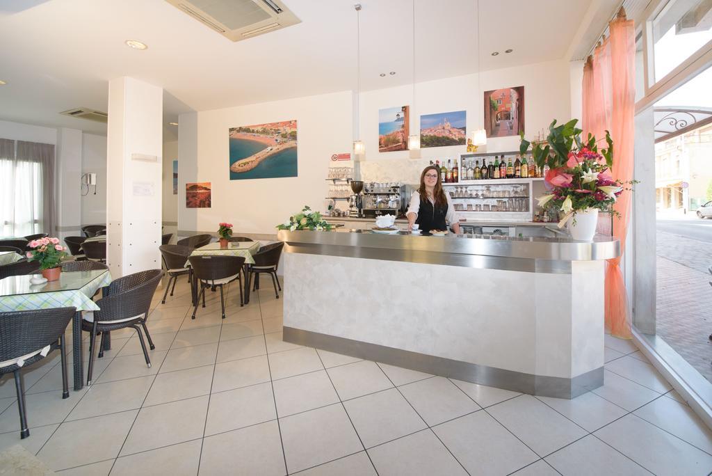 Hotel Ristorante La Marina Mhotelsgroup San Bartolomeo Al Mare Zewnętrze zdjęcie